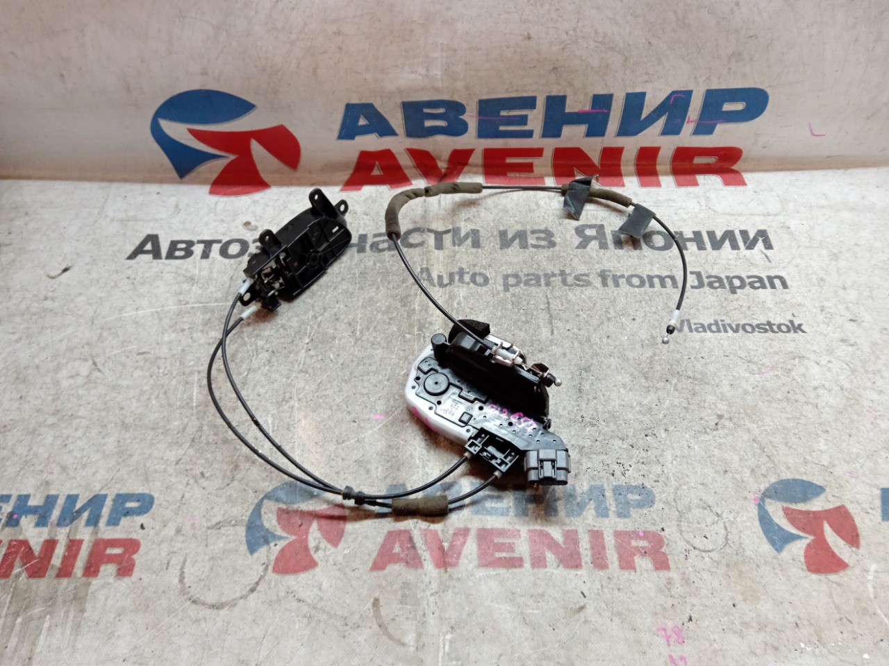Замок двери NISSAN CIMA HY51 задний левый (б/у)