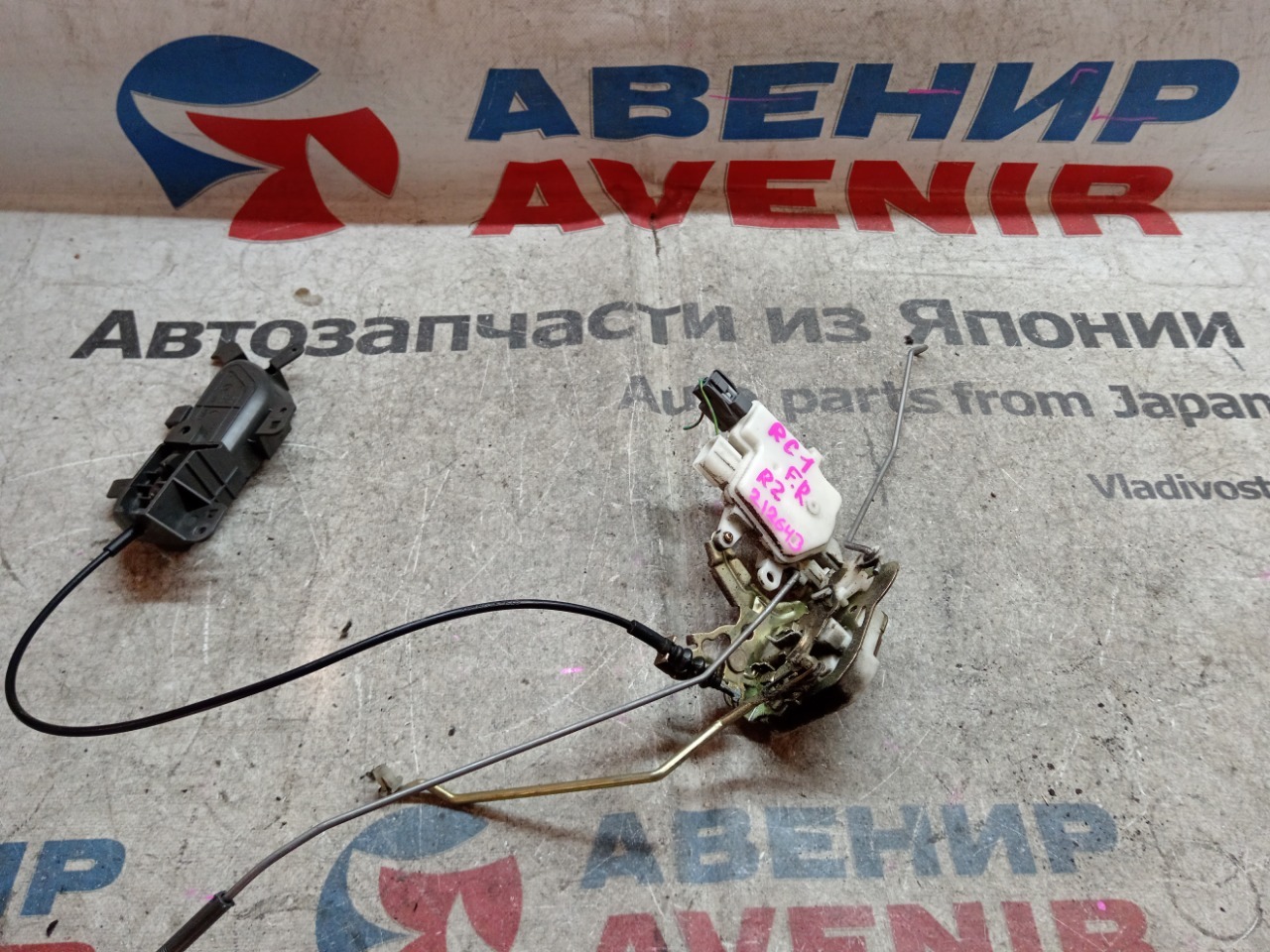 Замок двери SUBARU R2 RC1 передний правый (б/у)