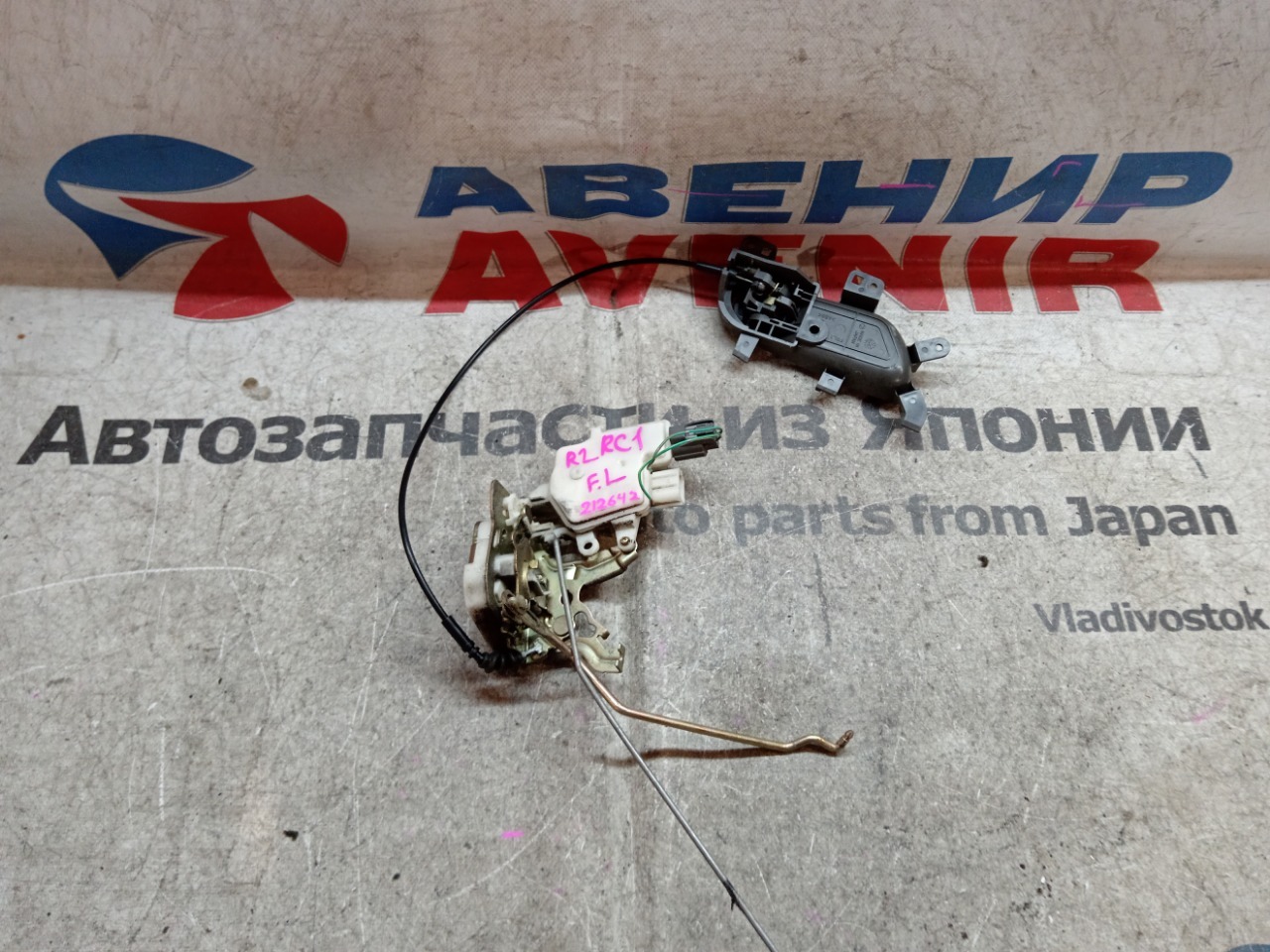 Замок двери SUBARU R2 RC1 передний левый (б/у)