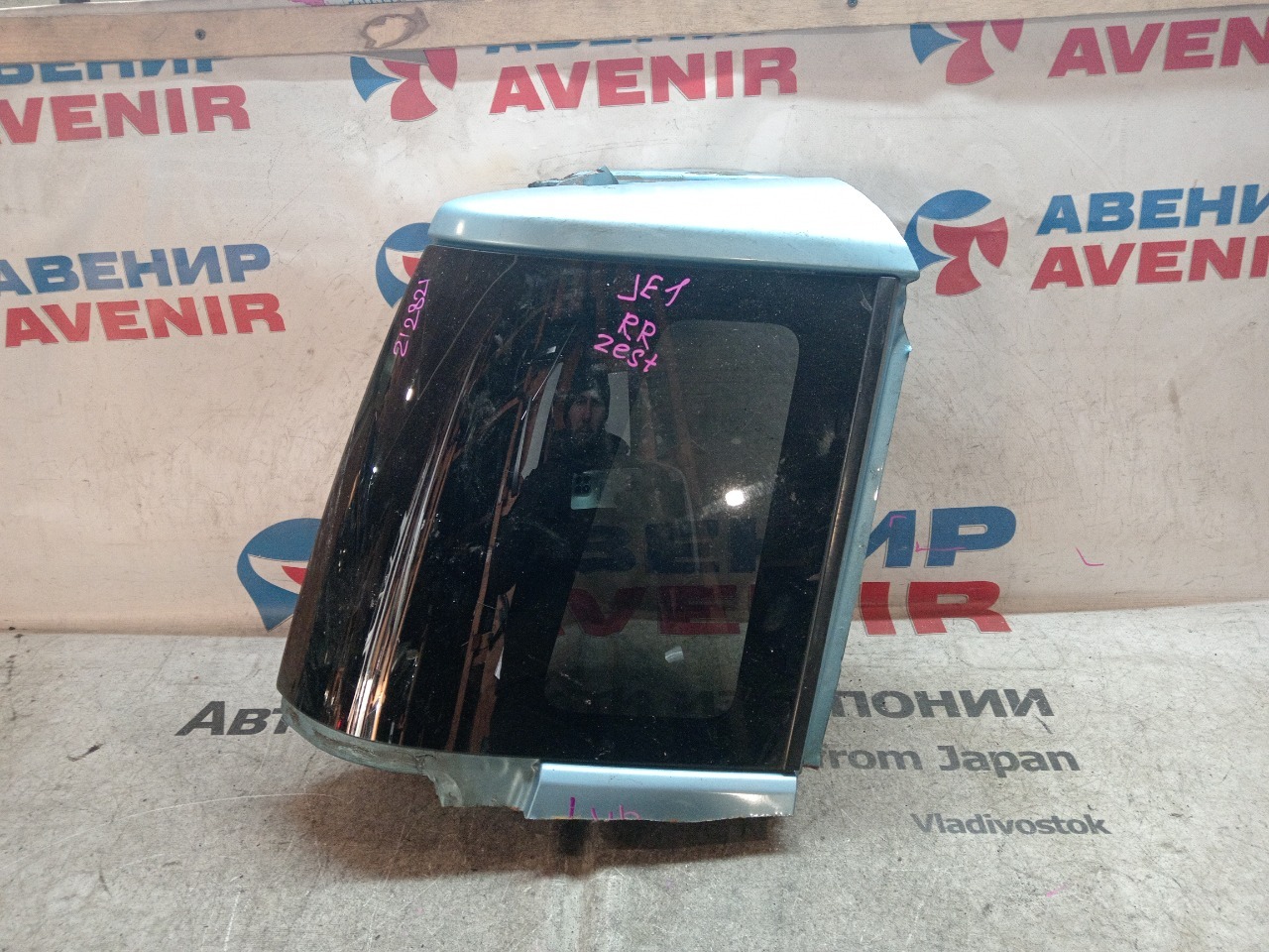 Стекло собачника HONDA ZEST JE1 заднее правое (б/у)
