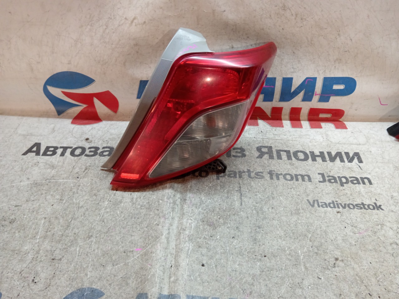 Стоп-сигнал TOYOTA VITZ KSP130 задний правый (б/у)