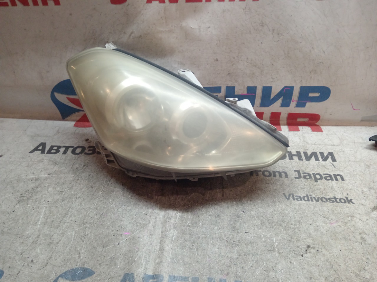 Фара TOYOTA CALDINA AZT241W передняя правая (б/у)