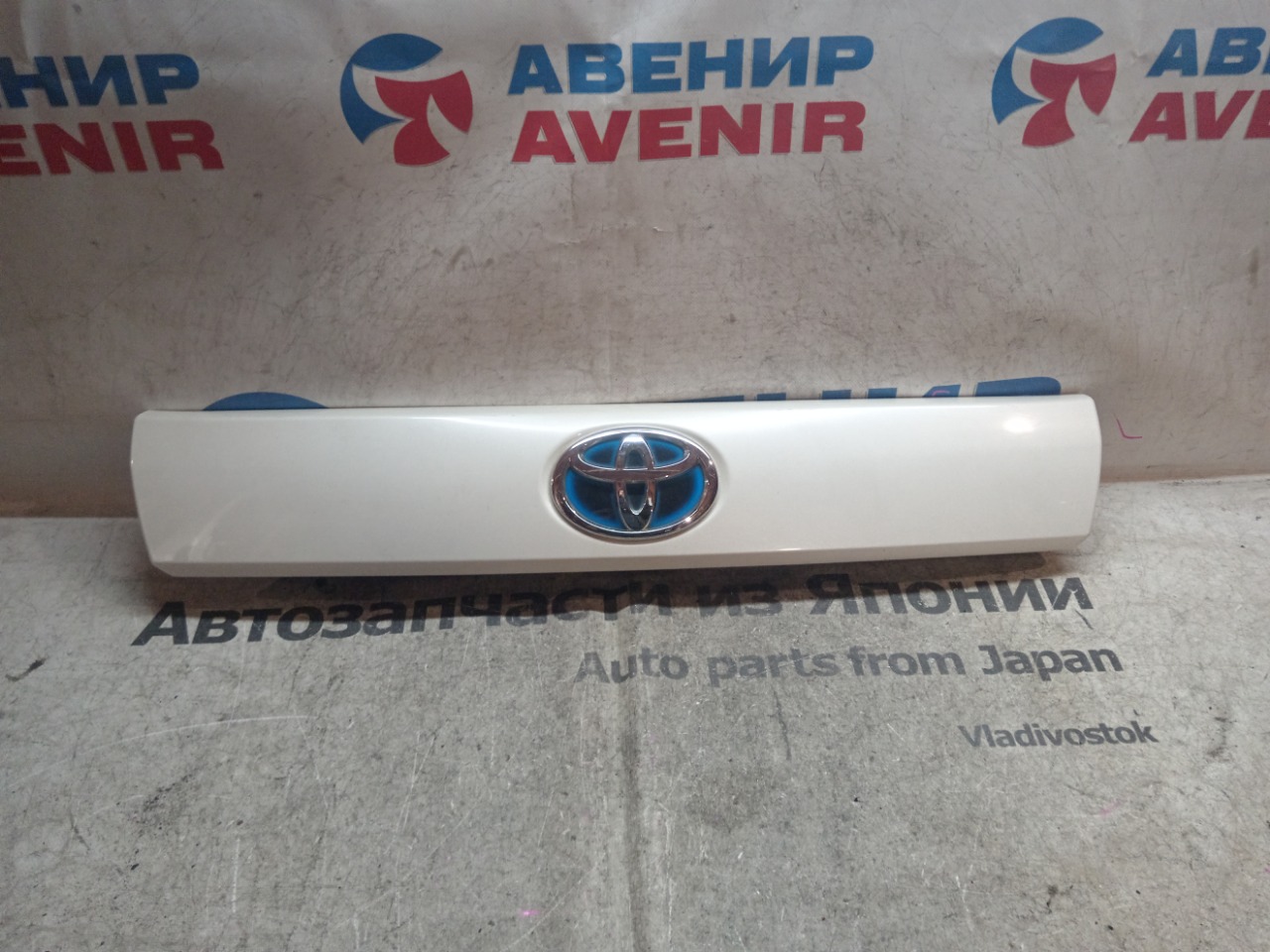 Накладка 5-й двери TOYOTA PRIUS A ZVW41 (б/у)