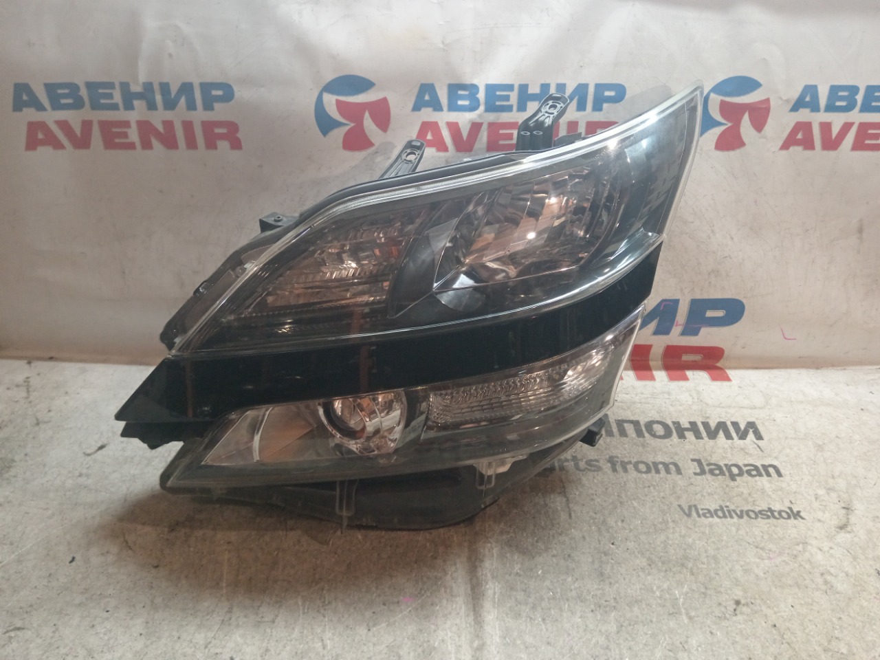 Фара TOYOTA VELLFIRE ANH25 передняя левая (б/у)