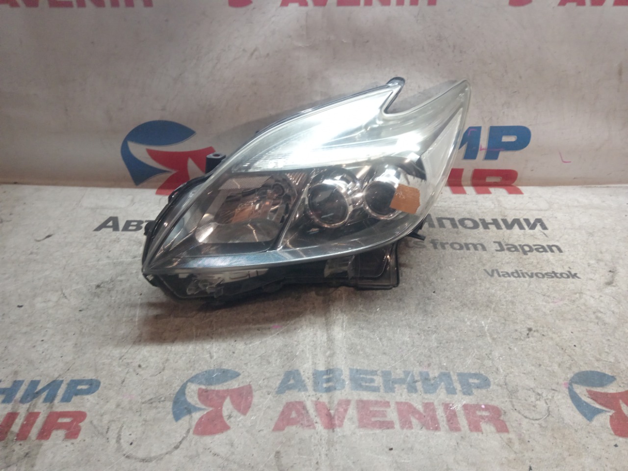 Фара TOYOTA PRIUS ZVW30 передняя левая (б/у)