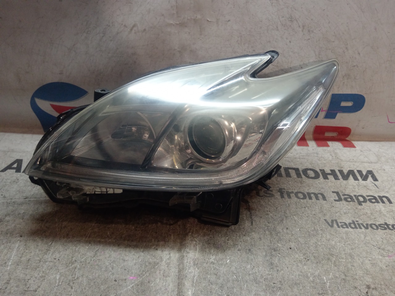Фара TOYOTA PRIUS ZVW30 передняя левая (б/у)