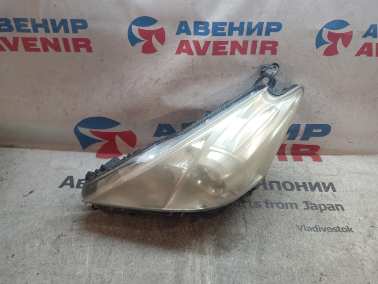 Фара TOYOTA PRIUS ALPHA ZVW40W передняя левая (б/у)