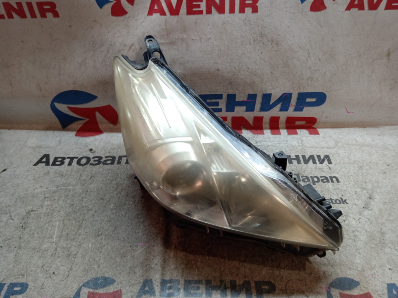 Фара TOYOTA PRIUS ALPHA ZVW40W передняя правая (б/у)