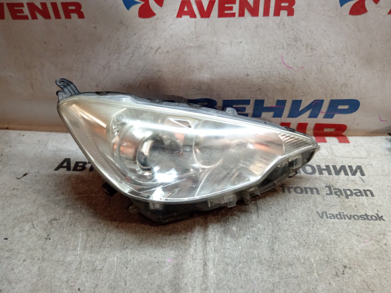 Фара TOYOTA AQUA NHP10 передняя правая (б/у)