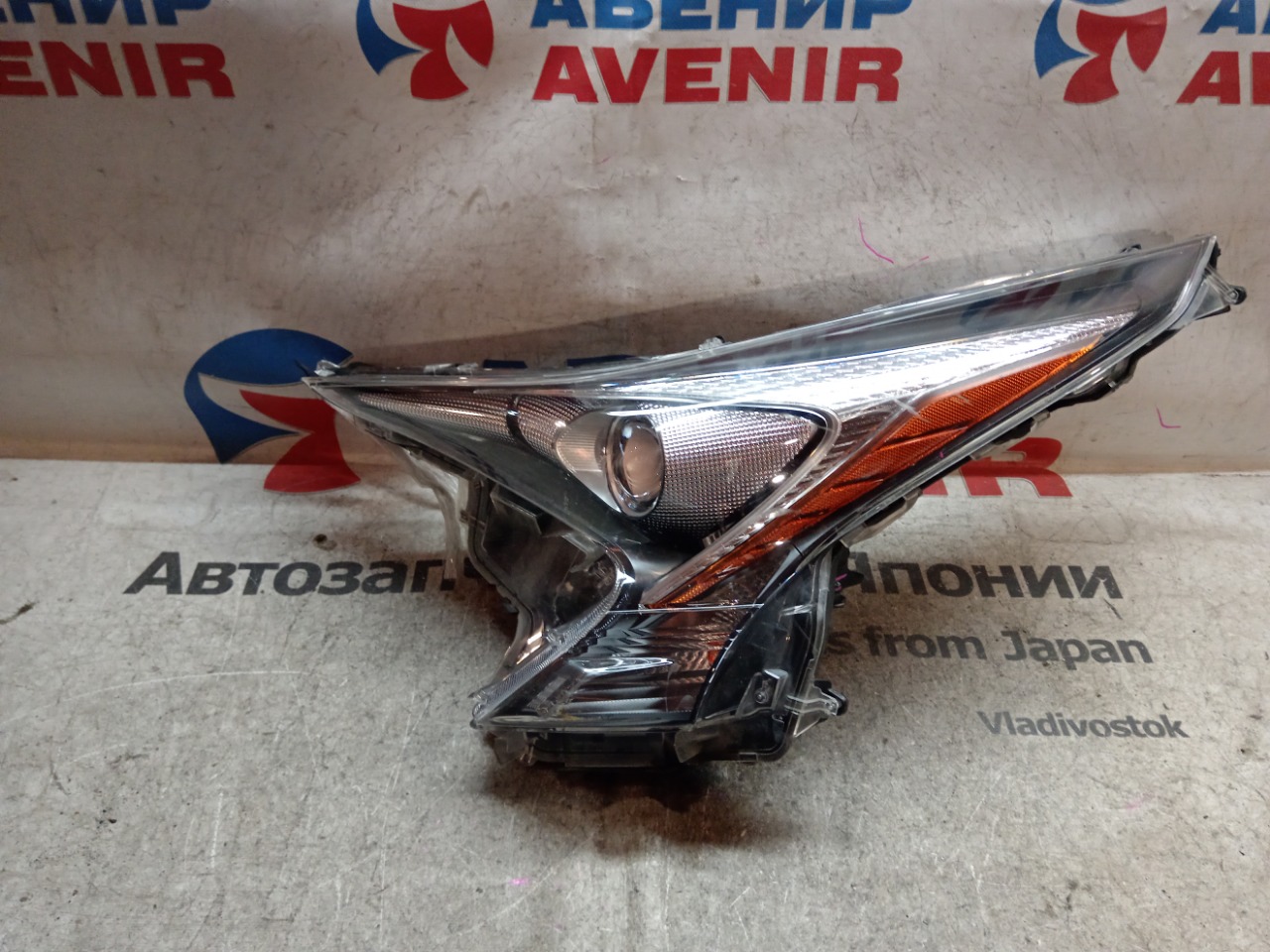 Фара TOYOTA PRIUS ZVW51 передняя левая (б/у)