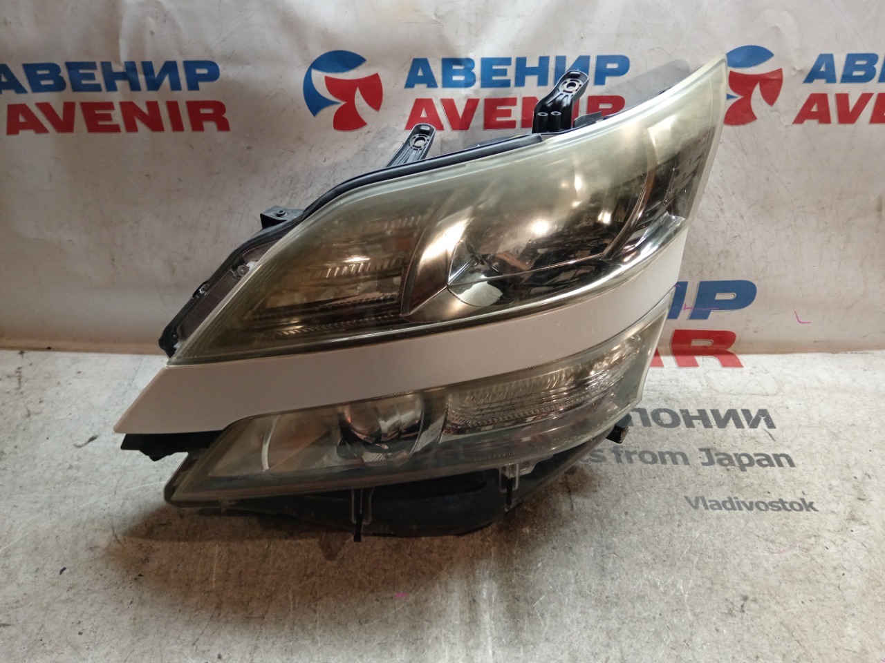 Фара TOYOTA VELLFIRE ANH20W передняя левая (б/у)