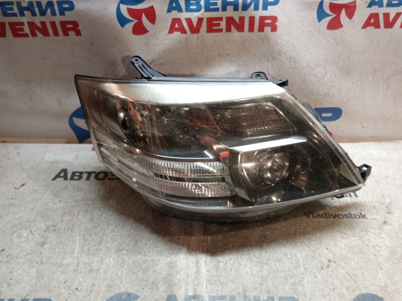 Фара TOYOTA ALPHARD ANH10W передняя правая (б/у)