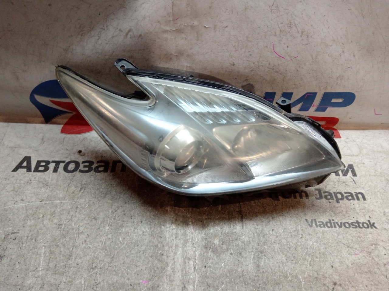 Фара TOYOTA PRIUS ZVW30 передняя правая (б/у)