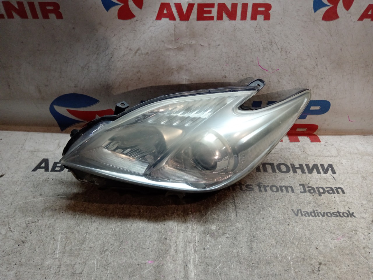 Фара TOYOTA PRIUS ZVW30 передняя левая (б/у)