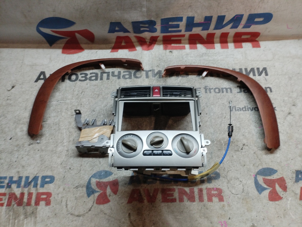 Консоль магнитофона MITSUBISHI COLT Z25A (б/у)