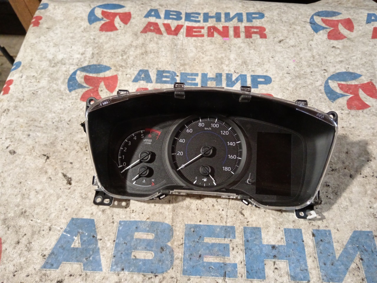 Спидометр TOYOTA COROLLA ZWE214 2ZR-FXE (б/у)