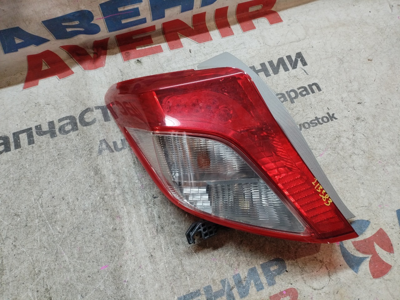 Стоп-сигнал TOYOTA VITZ KSP130 задний левый (б/у)