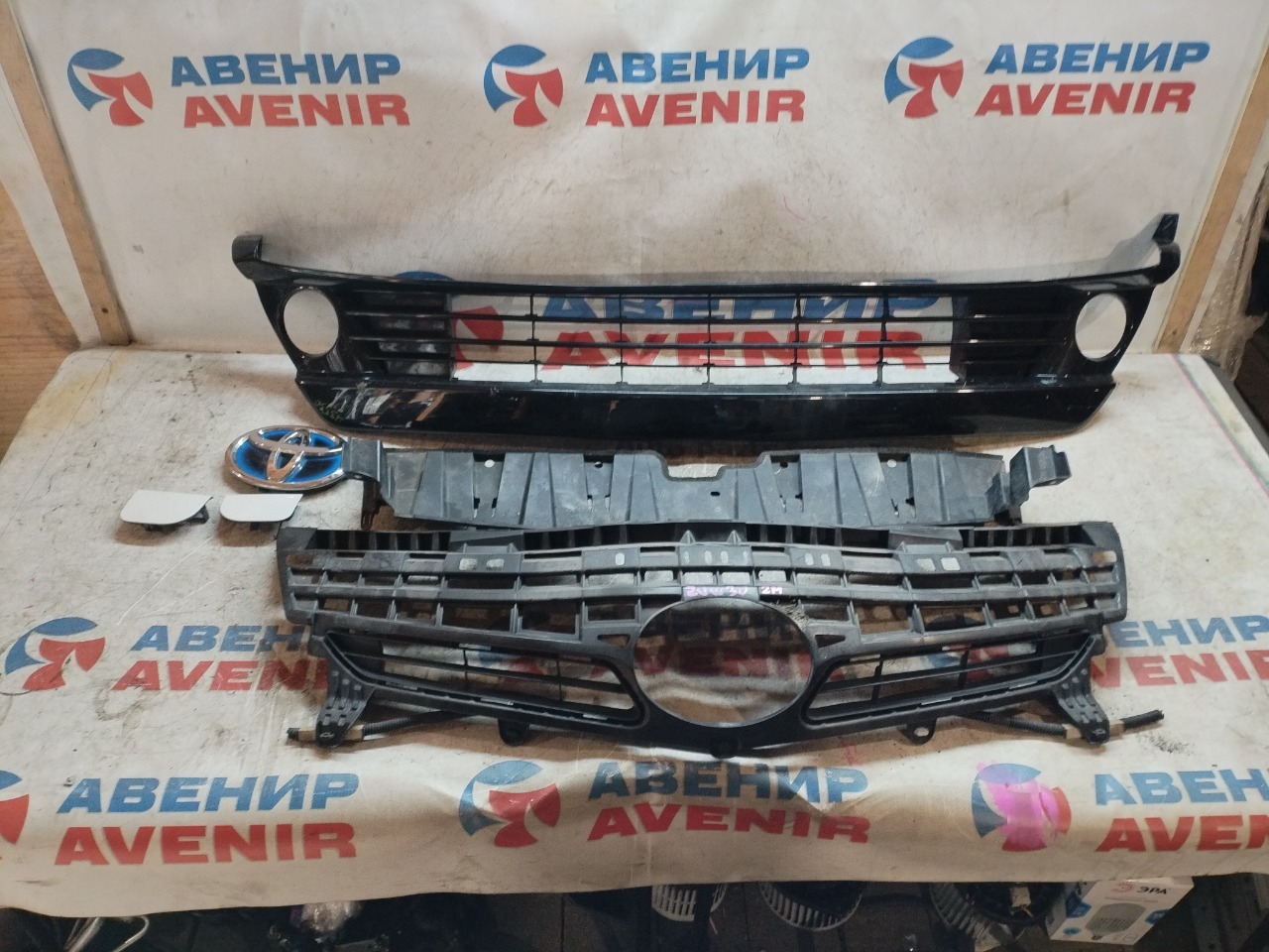 Решетка бамперная TOYOTA PRIUS ZVW30 (б/у)