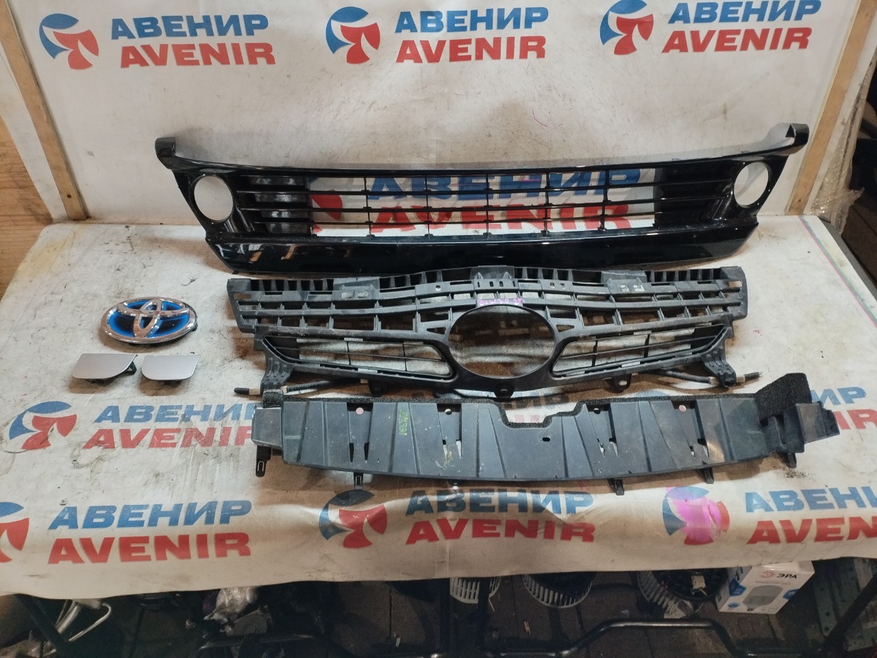 Решетка бамперная TOYOTA PRIUS ZVW30 (б/у)