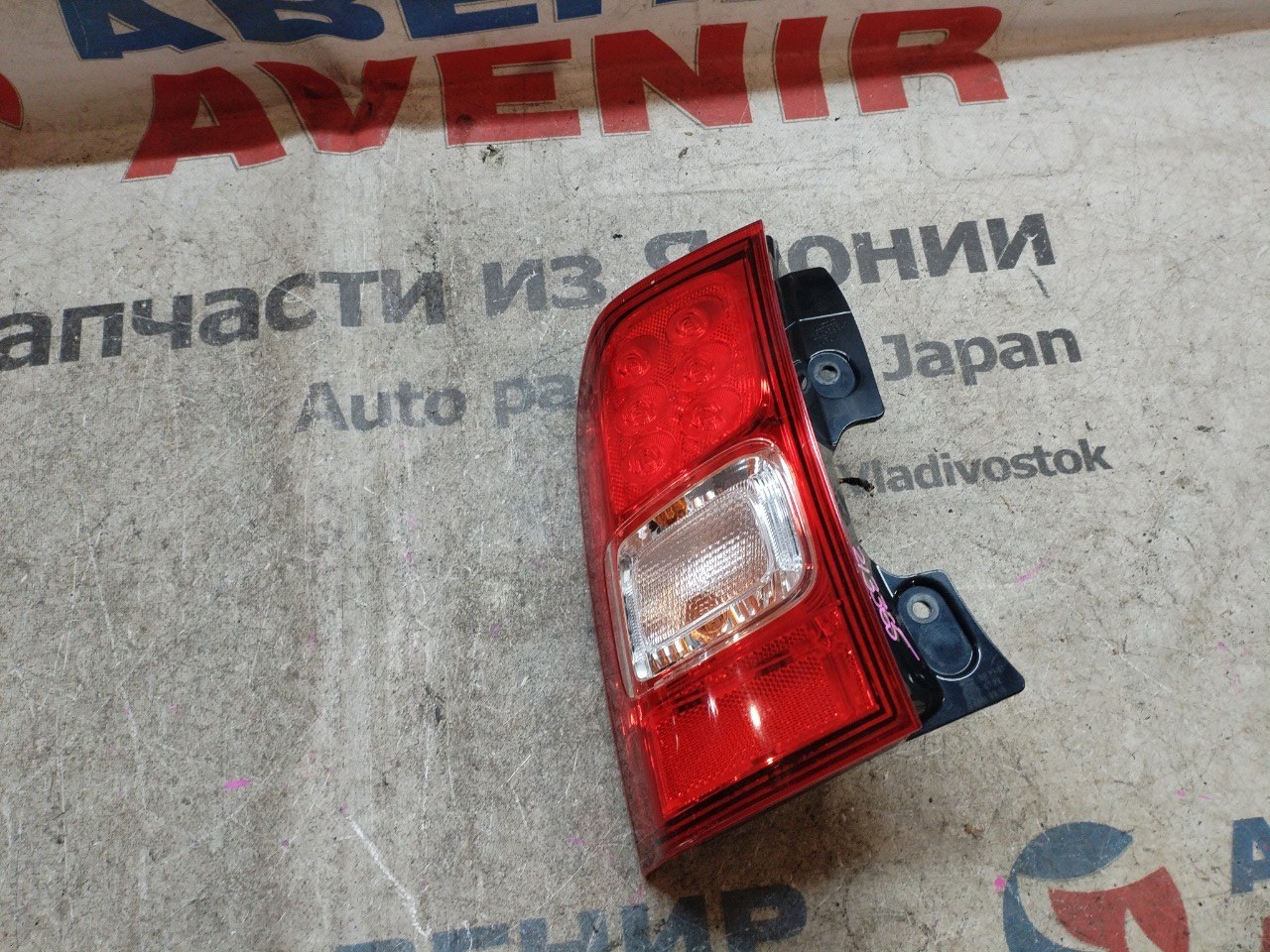 Стоп-сигнал SUZUKI IGNIS FF21S задний левый (б/у)