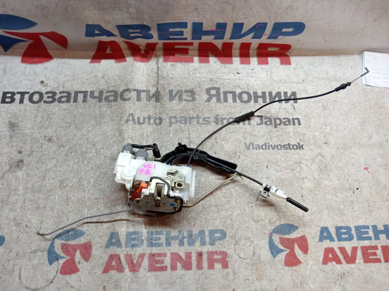 Замок двери HONDA INSPIRE UC1 передний правый (б/у)