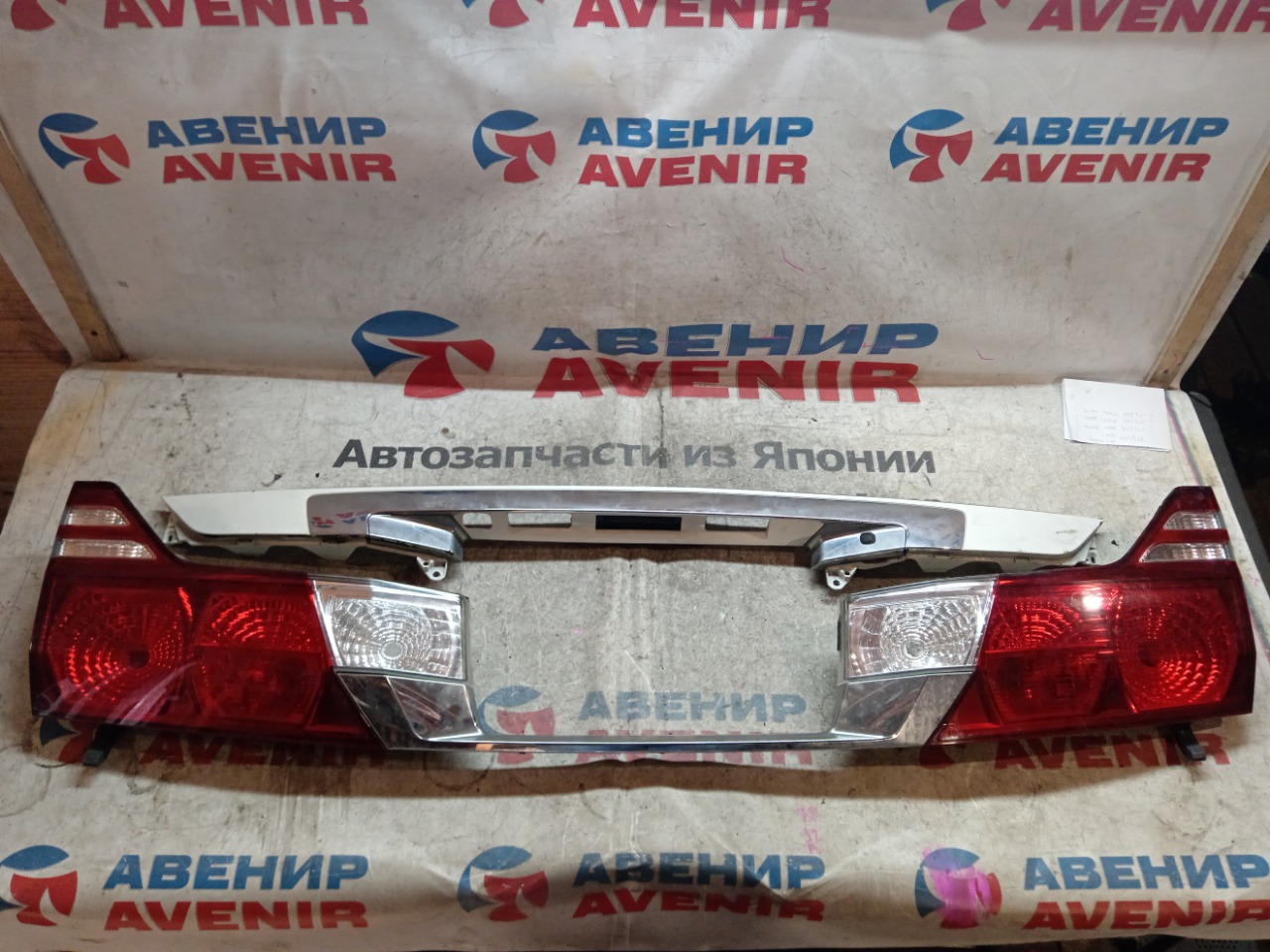 Стоп-вставка TOYOTA ALPHARD ATH10W задняя (б/у)