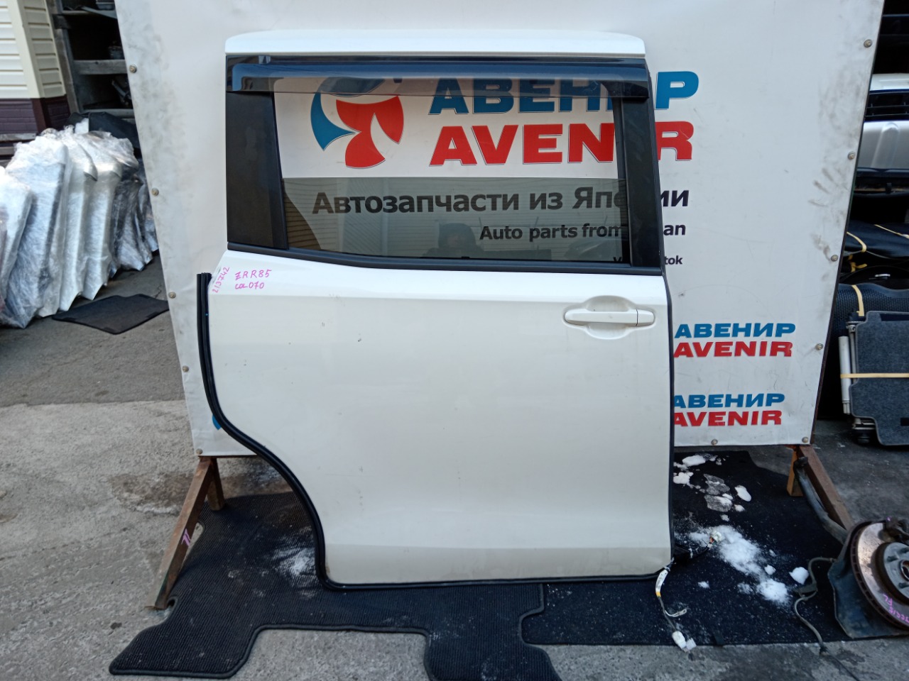 Дверь TOYOTA NOAH ZWR80G задняя правая (б/у)