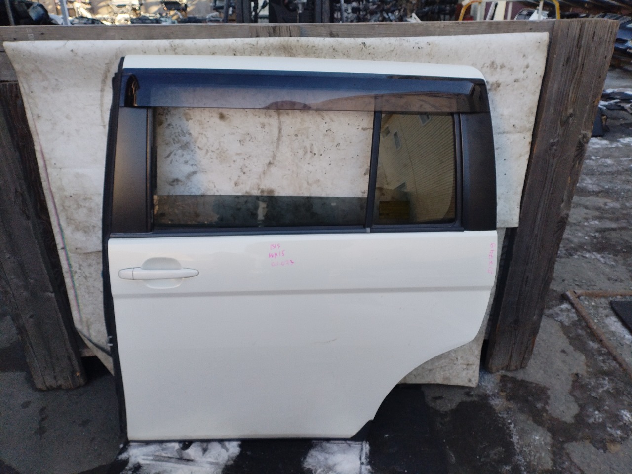 Дверь TOYOTA ISIS ANM10G задняя левая (б/у)
