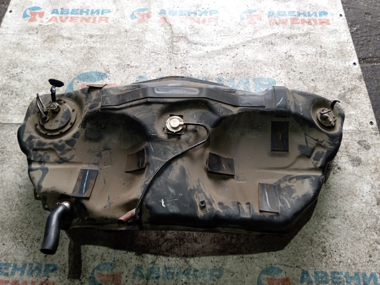 Бензобак TOYOTA BREVIS JCG15 . JCG11 . JCG10 (б/у)