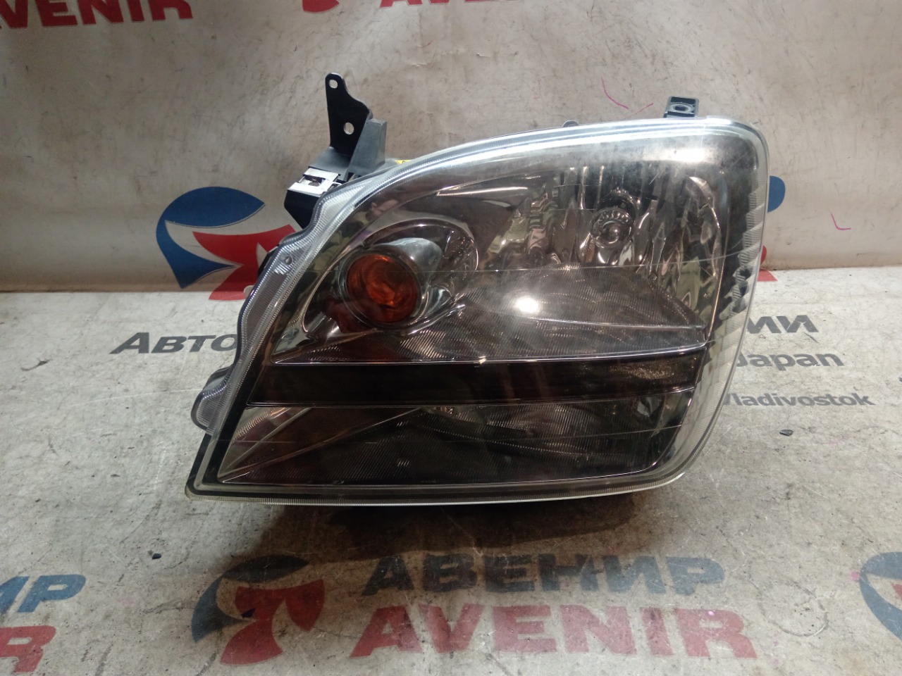 Фара MITSUBISHI DION CR6W передняя левая (б/у)