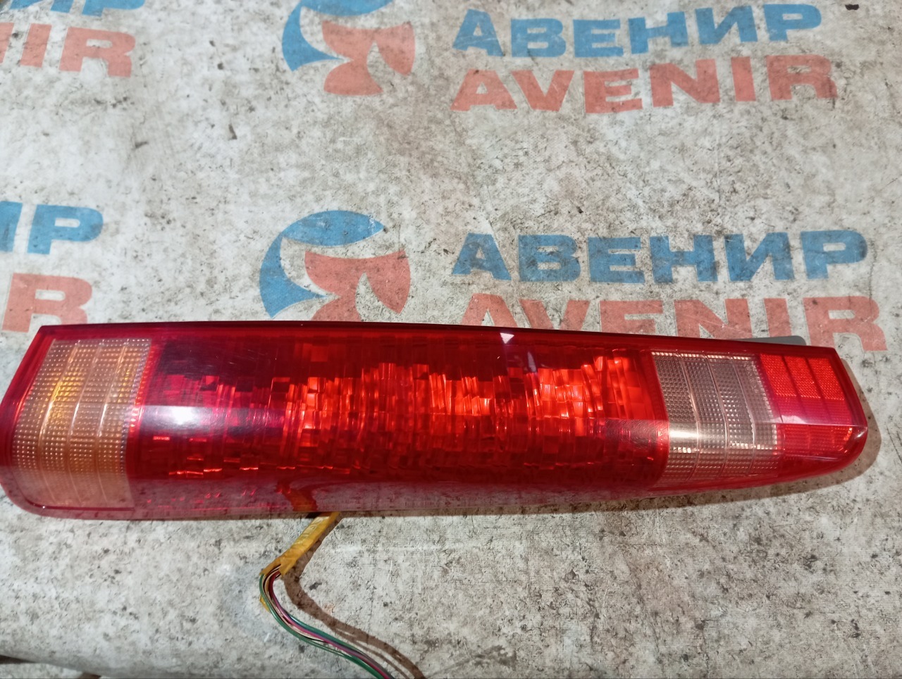 Стоп-сигнал TOYOTA OPA ACT10 задний левый (б/у)
