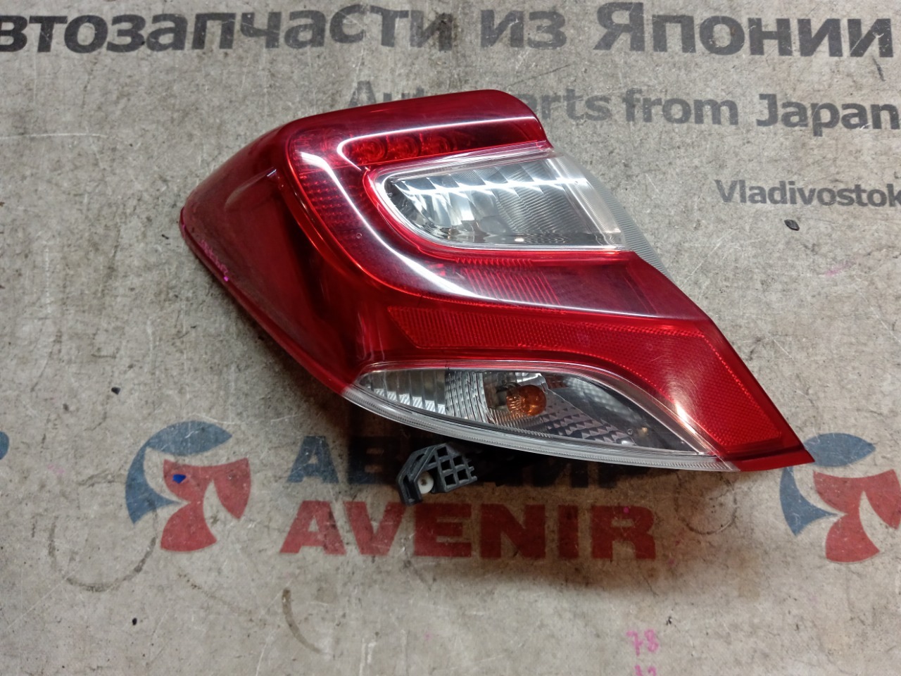 Стоп-сигнал TOYOTA VITZ NSP130 задний левый (б/у)