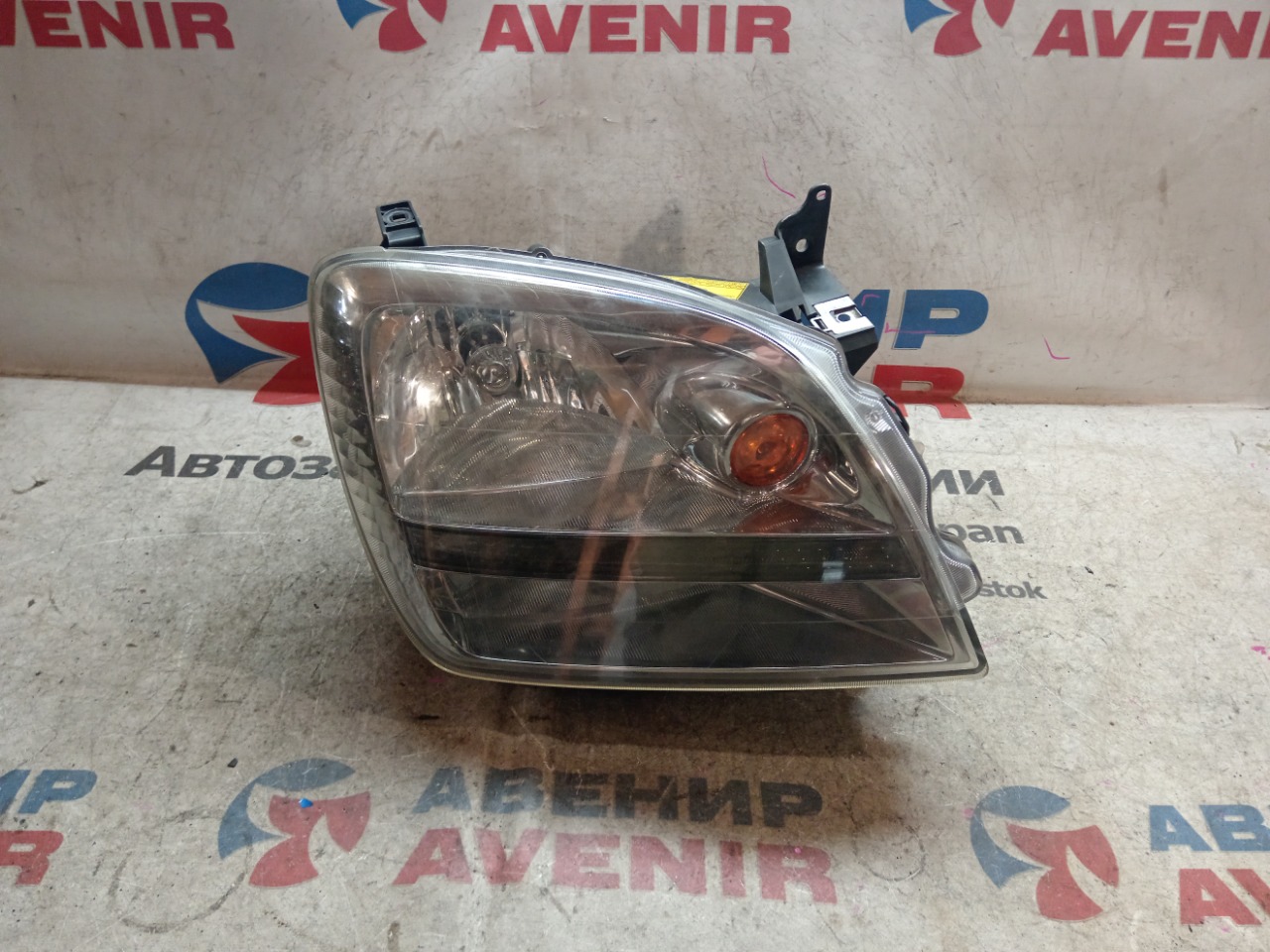 Фара MITSUBISHI DION CR6W передняя правая (б/у)