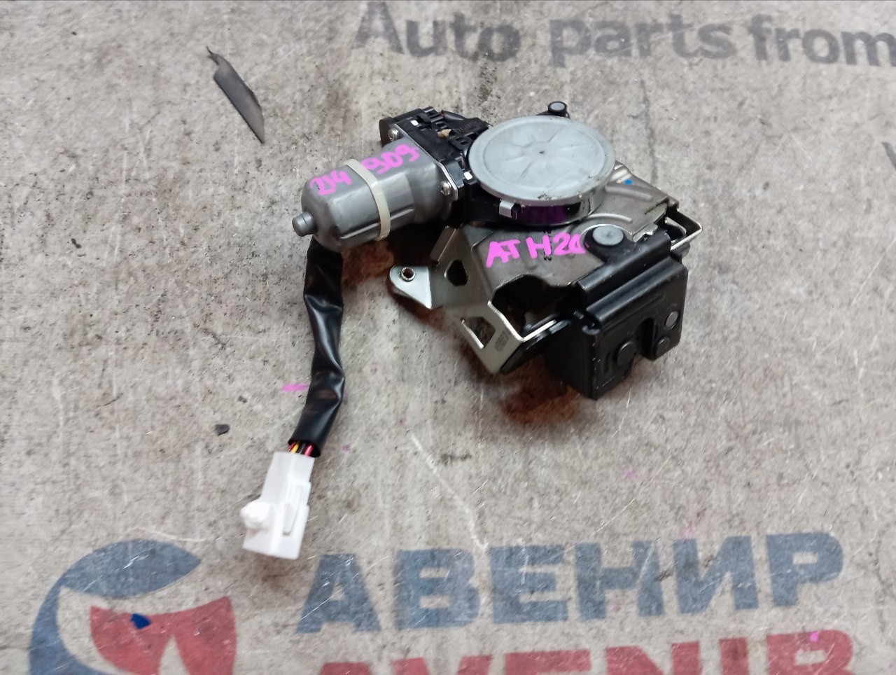 Замок 5-й двери TOYOTA ALPHARD ATH20 задний (б/у)