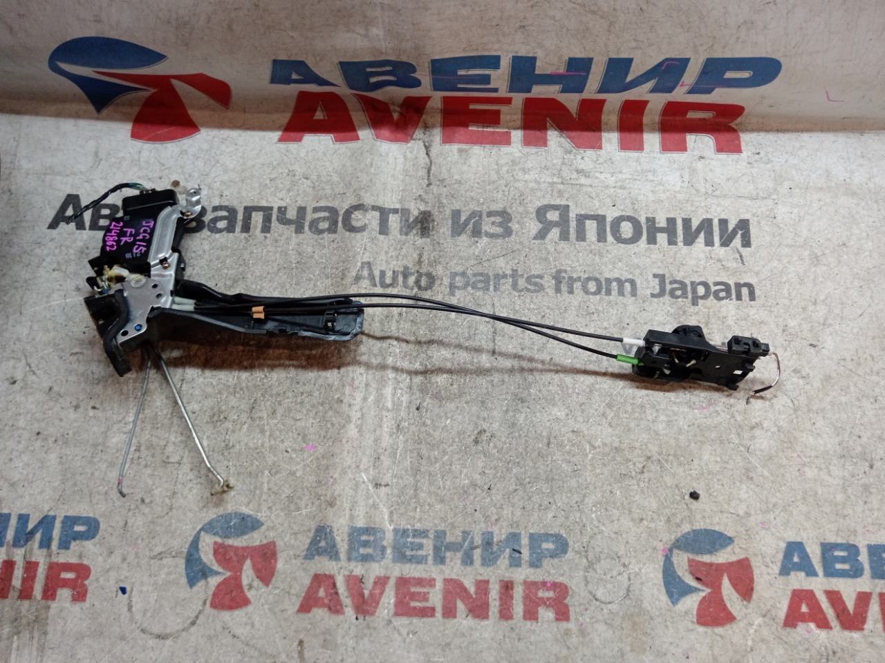 Замок двери TOYOTA BREVIS JCG10 передний правый (б/у)