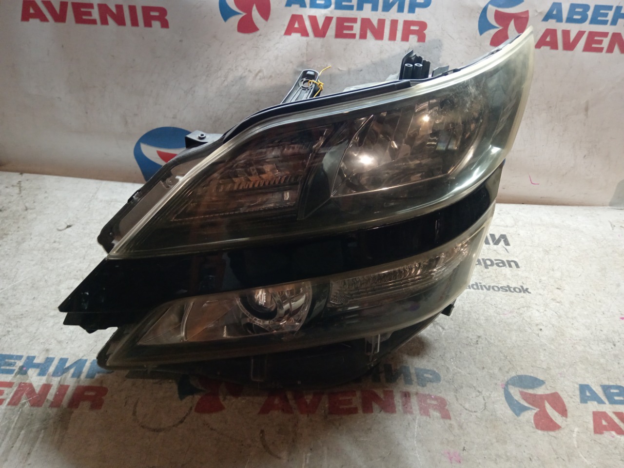 Фара TOYOTA VELLFIRE ANH20 передняя левая (б/у)