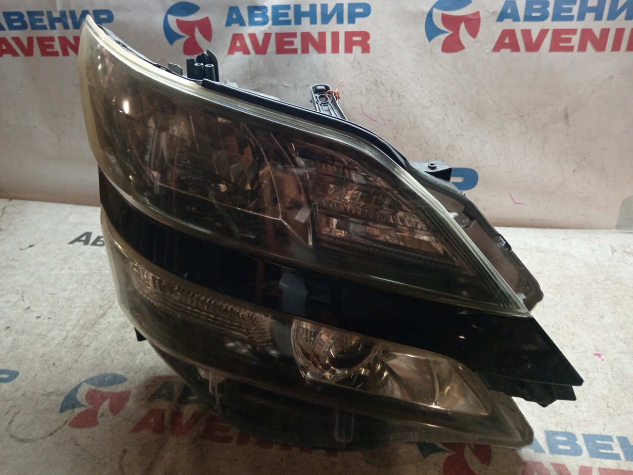 Фара TOYOTA VELLFIRE ANH20 передняя правая (б/у)