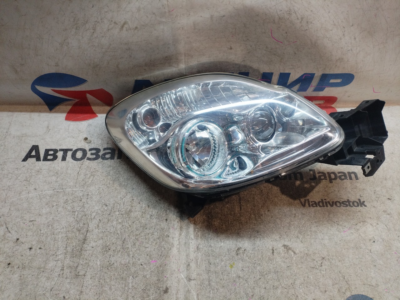 Фара MAZDA VERISA DC5W передняя правая (б/у)