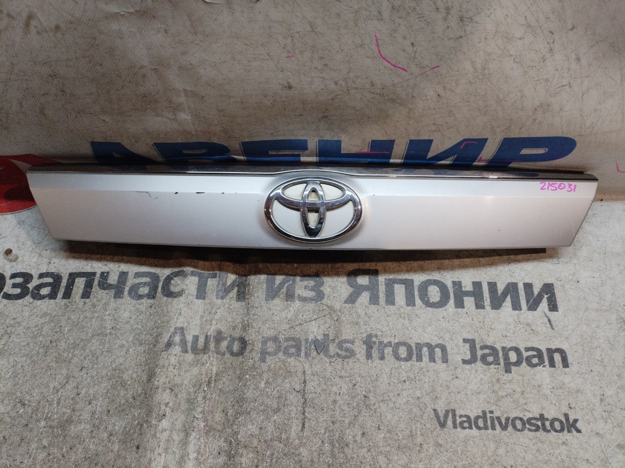 Накладка 5-й двери TOYOTA CALDINA AZT246 (б/у)