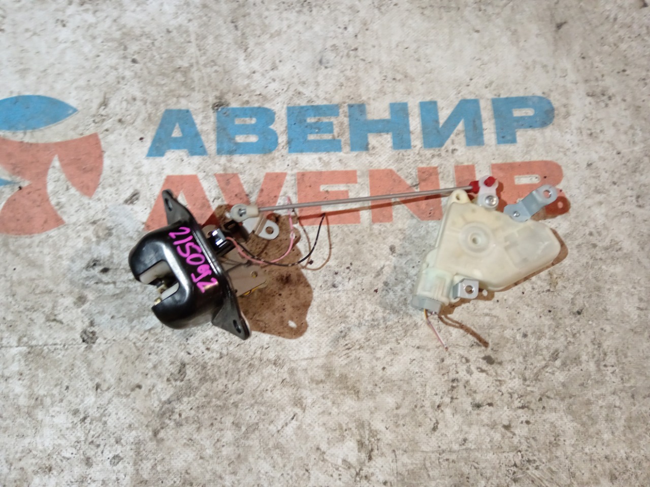 Замок 5-й двери NISSAN AD VFY11 задний (б/у)