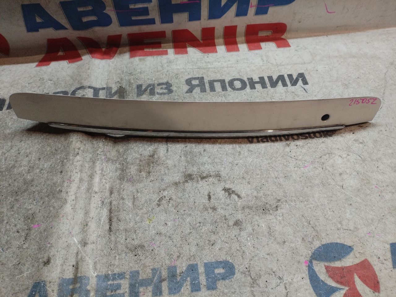 Накладка 5-й двери MAZDA VERISA DC5W задняя (б/у)