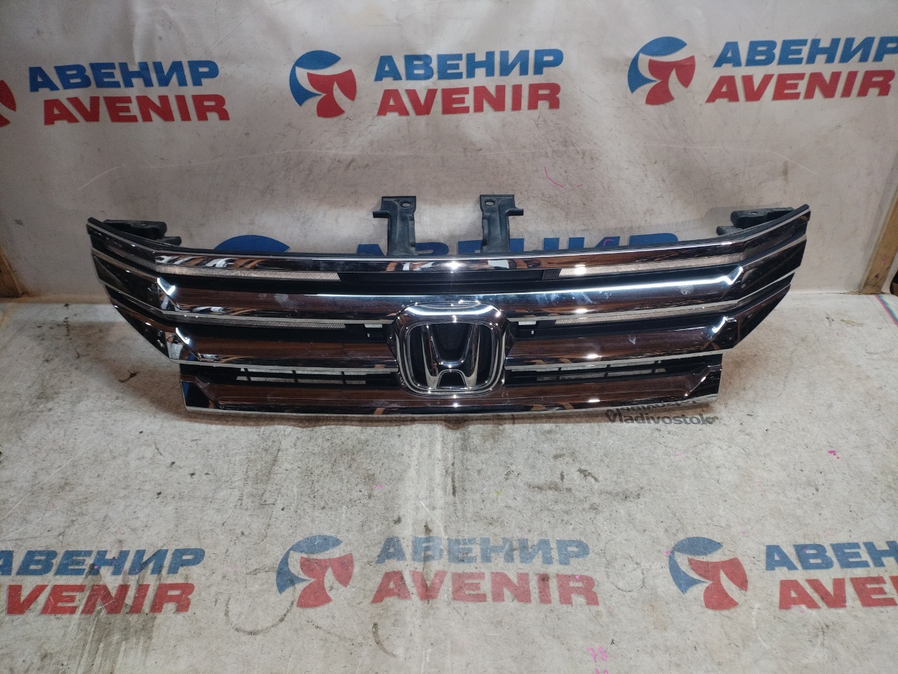Решетка HONDA STEPWGN RK1 (б/у)