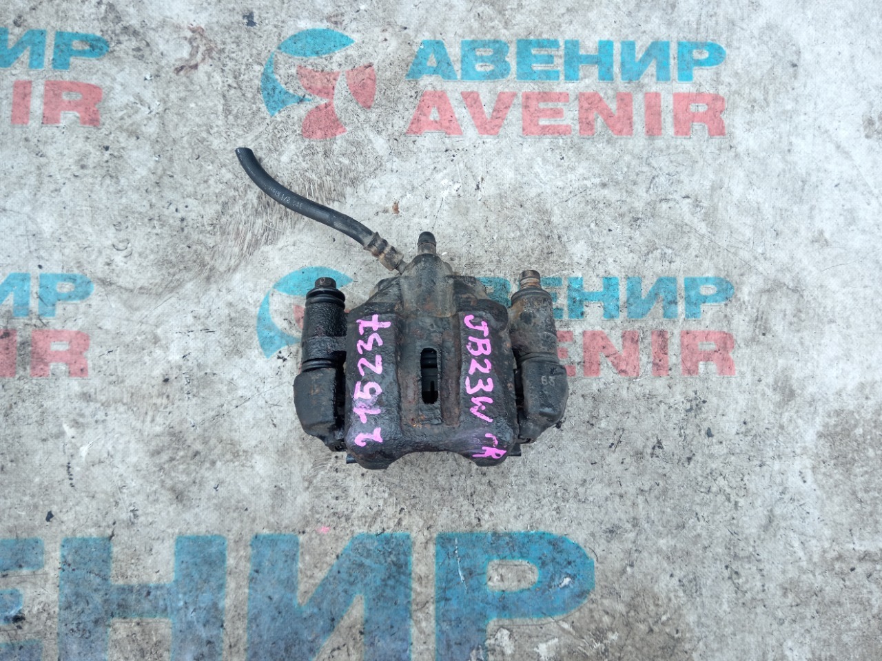 Суппорт SUZUKI JIMNY JB23W K6AT передний правый (б/у)