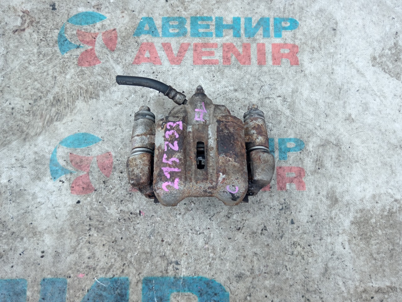 Суппорт SUZUKI JIMNY JB23W K6AT передний левый (б/у)