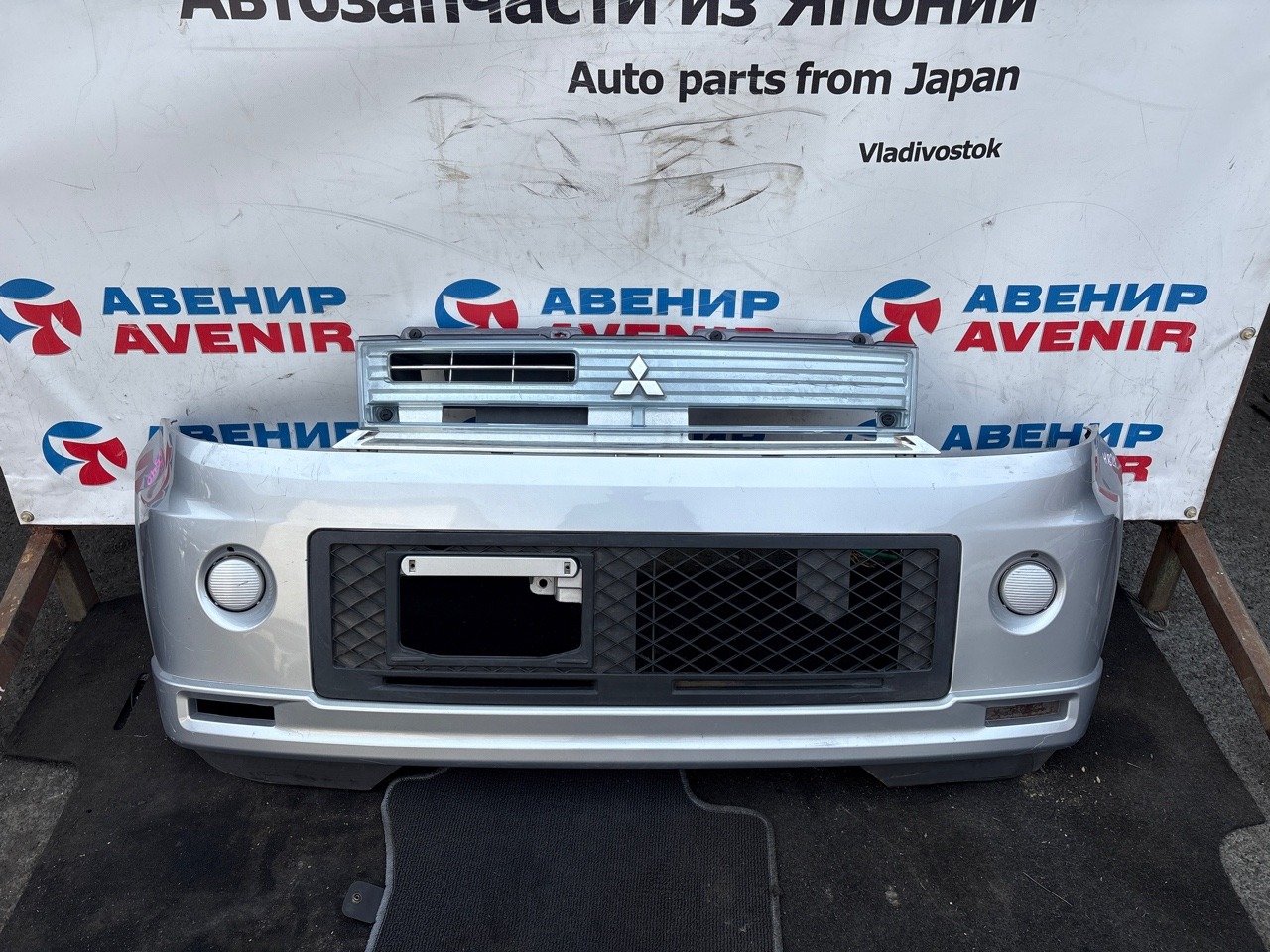 Бампер MITSUBISHI TOPPO H82A передний (б/у)