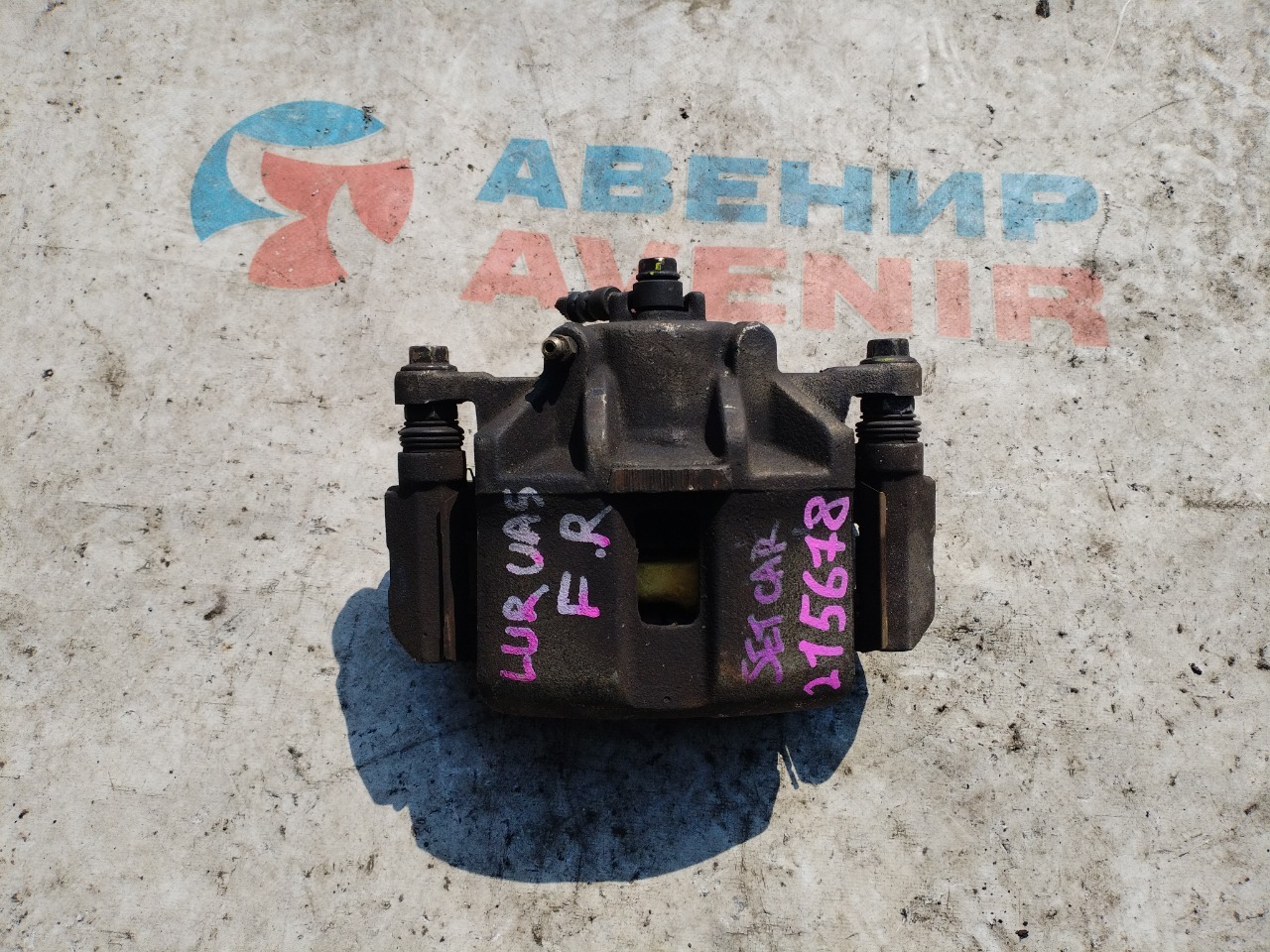 Суппорт HONDA INSPIRE UA5 передний правый (б/у)