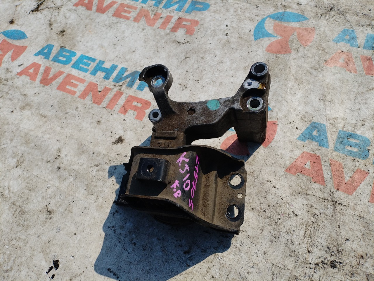 Подушка двигателя NISSAN DUALIS KJ10 MR20DE правая (б/у)