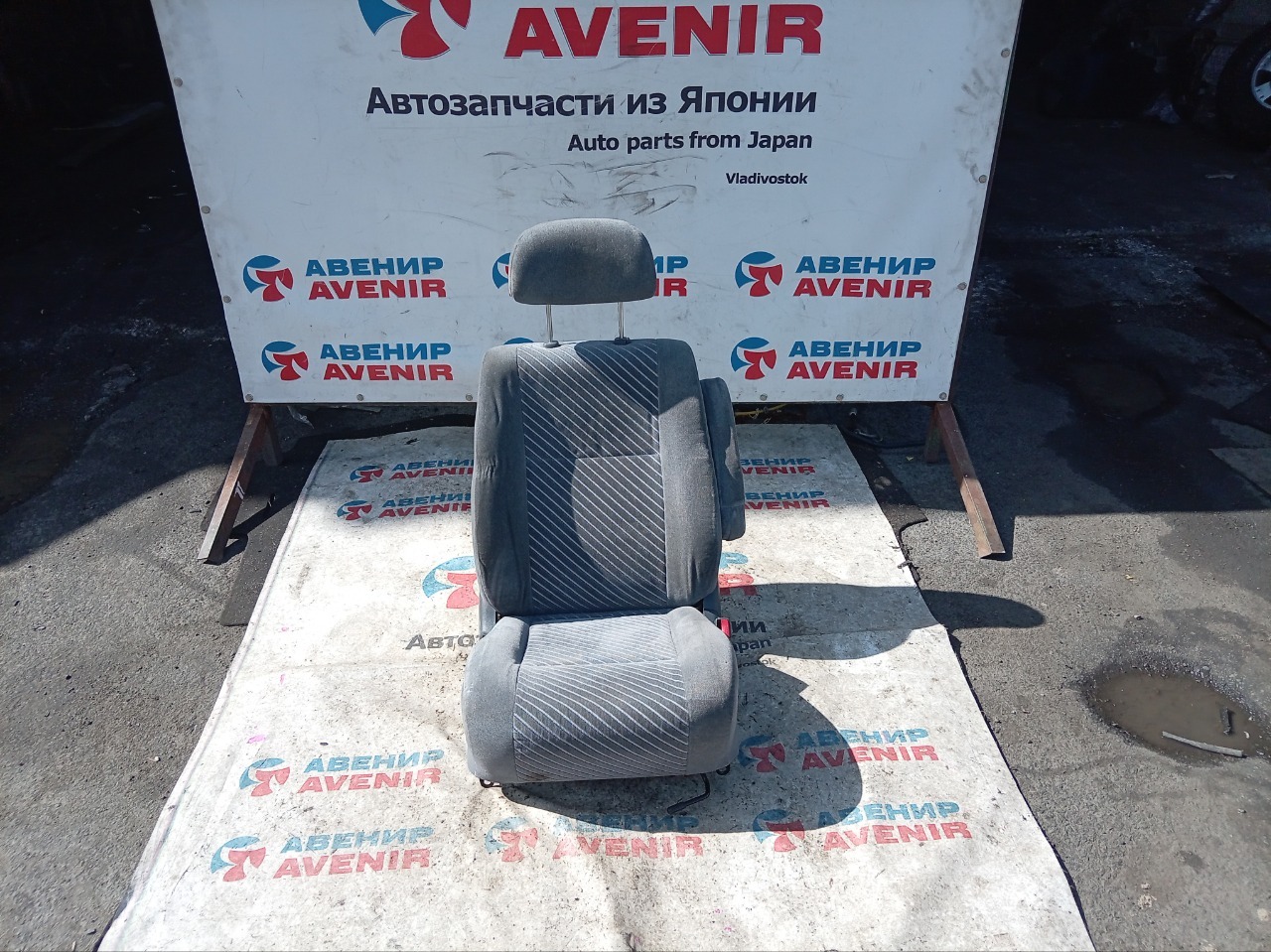 Сидение TOYOTA GRANVIA KCH16 переднее правое (б/у)