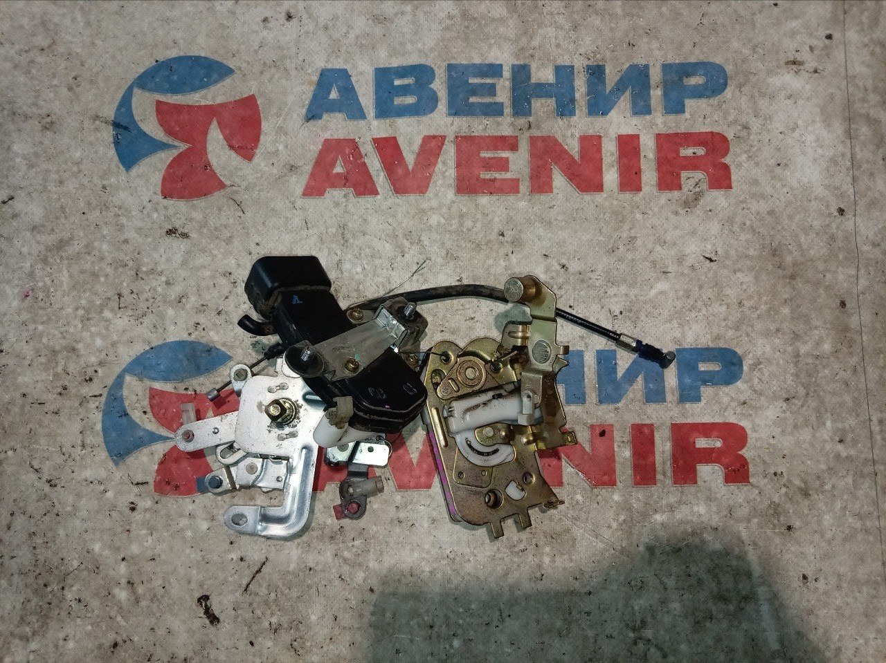 Замок двери DAIHATSU ATRAI S221G задний левый (б/у)