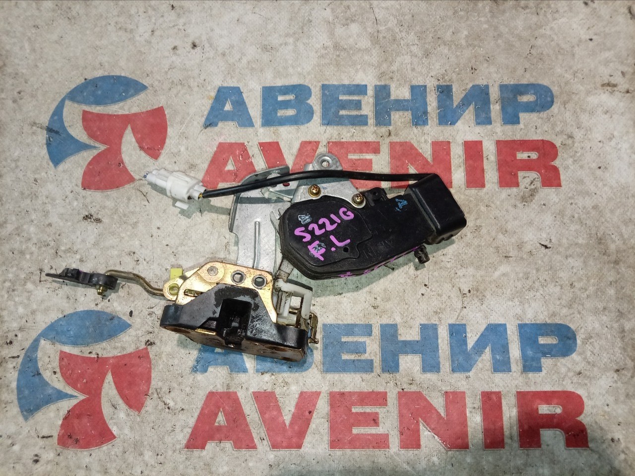 Замок двери DAIHATSU ATRAI S221G передний левый (б/у)